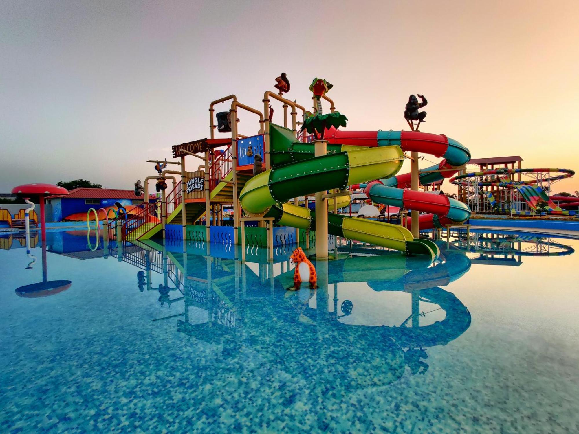 Wet N Wild Water Park & Resort Mendarda Exterior foto