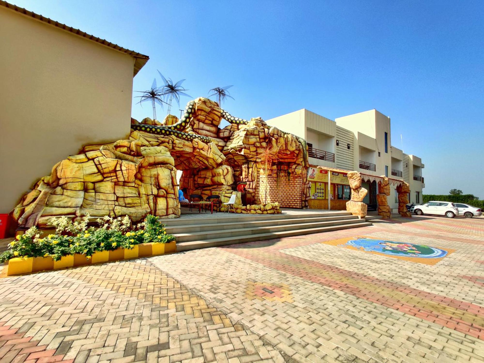 Wet N Wild Water Park & Resort Mendarda Exterior foto