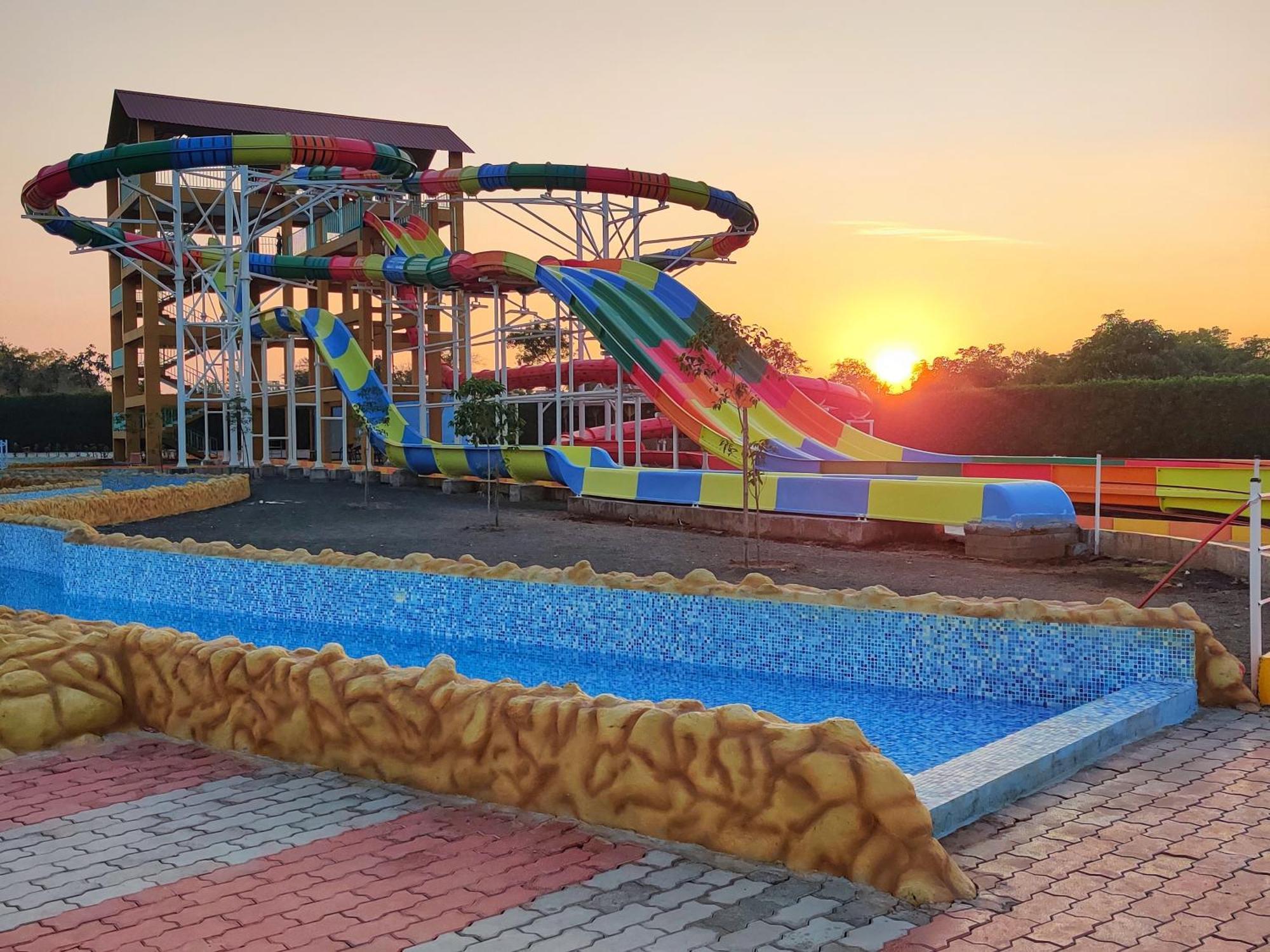 Wet N Wild Water Park & Resort Mendarda Exterior foto