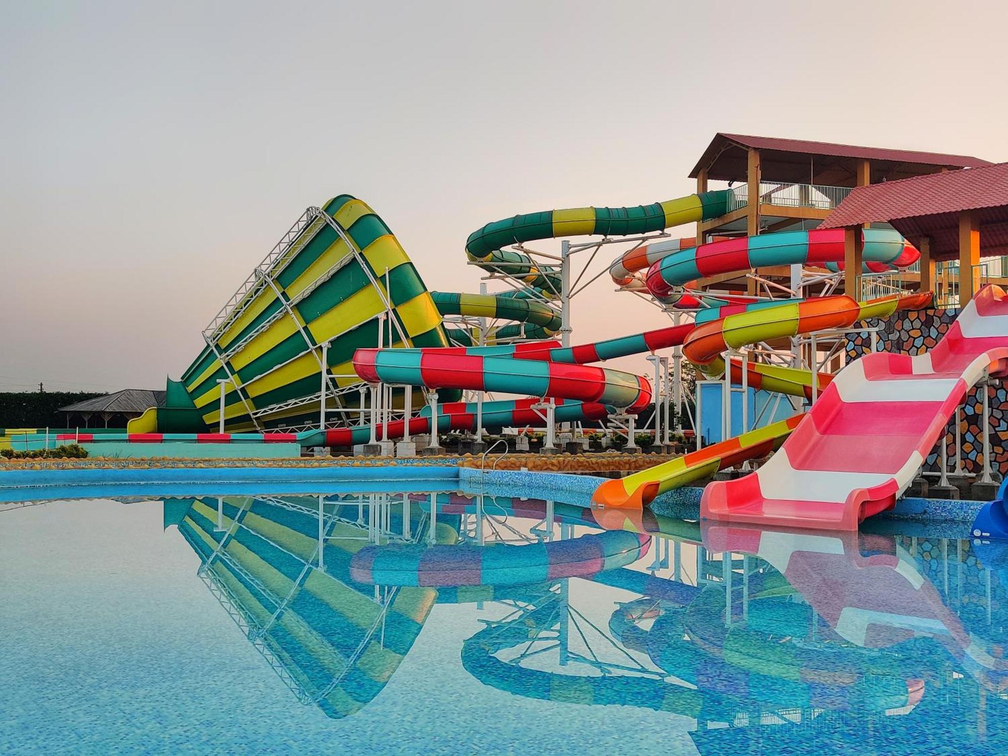 Wet N Wild Water Park & Resort Mendarda Exterior foto